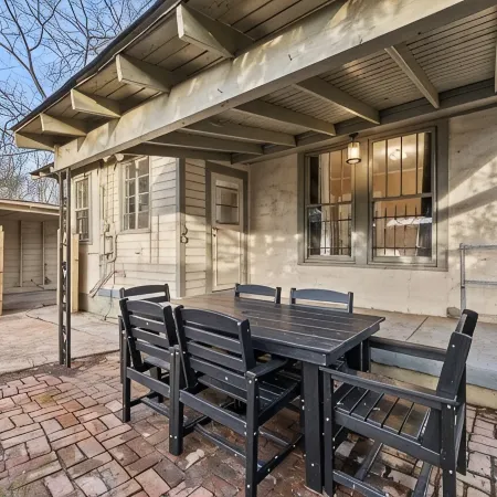 4 KING BEDS Luxurious Historic Home in the Heart of Memphis