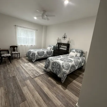 Waterfront! New build, two bedroom! Starlink WiFi