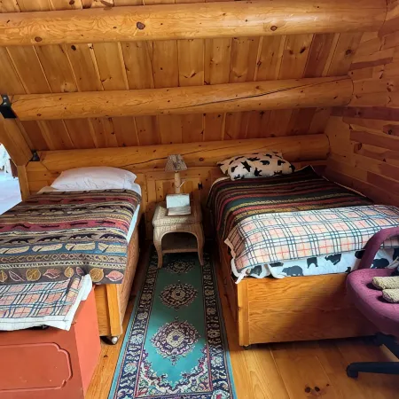 Spacious Riverside Cabin Near Sugarloaf – Perfect for Family Getaways