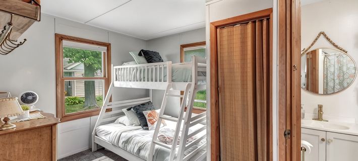 Turquoise Beach Cottage Hotels in Door County