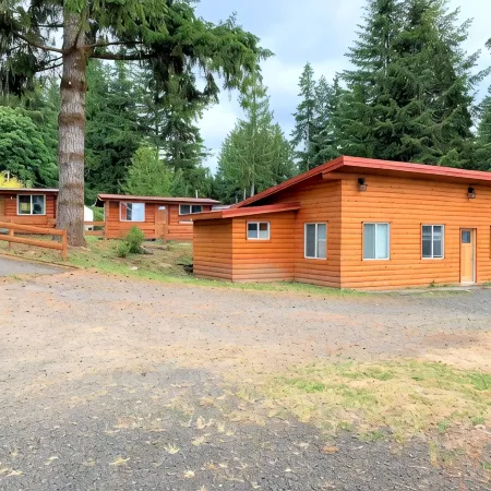Lake Nahwatzel Resort, Cabin #3, Shared Dock just steps away!