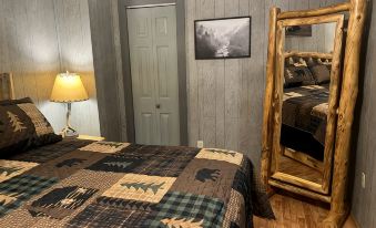 Cozy 2BR/1B cabin overlooking a beautiful creek with access to Catoosa WMA.