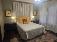 Historic, Cozy Home in the Heart of Town - واي فاي