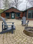 Charming Log Cabin on a private spring fed lake - Boutique
