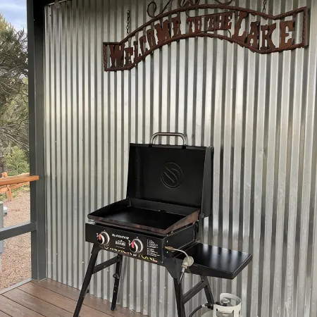 Cozy Tiny House Escape with Jaw Dropping Mountain and Lake View Perfect for Two!