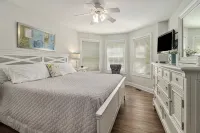 High-End Downtown Traverse City Ground Floor Condo on Quiet Street - 4 stjerner