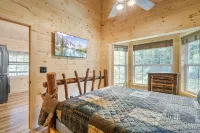 Mountain-side Cabin with hot tub on 4 acres! - 4つ星