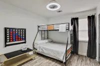 Stay Local - Gameroom near Amphitheater and Baseball - 3-Star
