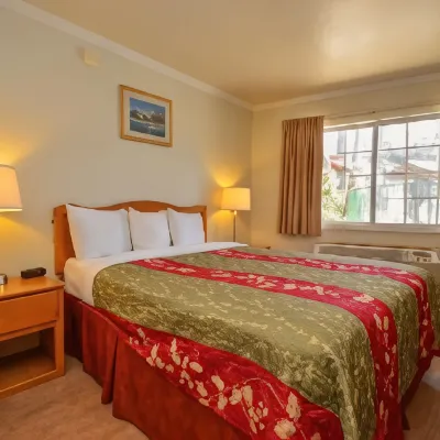Bay Front Inn Hotels near Santa Cruz Main Beach