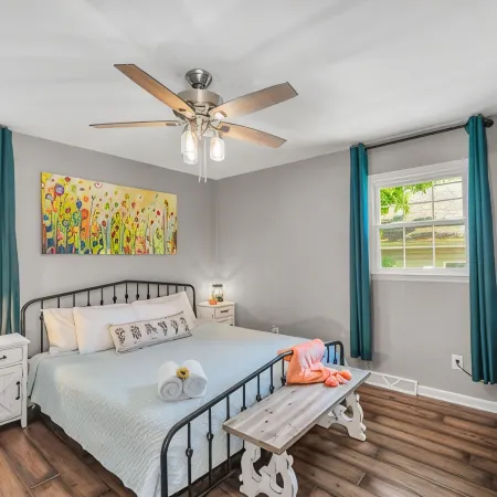 Bright & Cheery Bungalow - Mins to Downtwn Fort Mill
