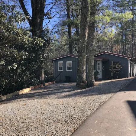 Cozy Mountain Retreat in Linville Land Harbor