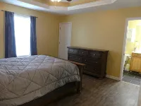 Restful Bourbon Trail Lodge with Pool and Hot Tub - Wifi