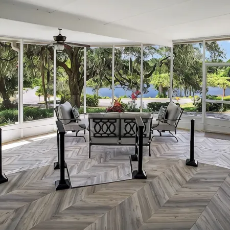3 min drive to DT Mount Dora!