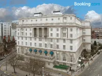 Adelphi hotel - Parking