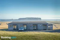 Black Beach Suites - parking