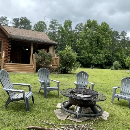 Unique lakefront 3 BR cabin directly on Lake Hartwell! 20 min drive to Clemson!