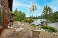 Your Lake Pend Orielle Get Away, beautiful waterfront home with private dock - 4 tähden