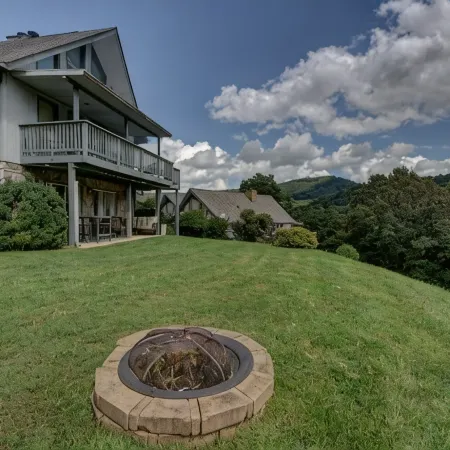 Golden Bear- lovely one bedroom with fireplace