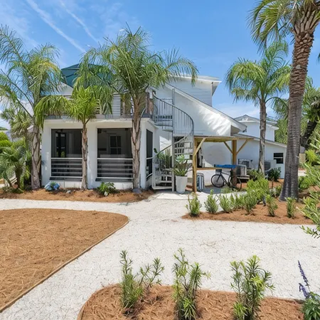 Charming Studio Loft C / Steps to Beach & Dining