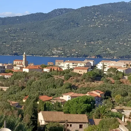 New, Comfortable Apartment, Sleeps 4, XL Garden Terrace.