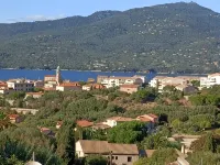 New, Comfortable Apartment, Sleeps 4, XL Garden Terrace. - 3-Star