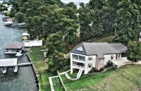 Modern Serene Lake house -Panoramic View of Main Channel - Varme kilder