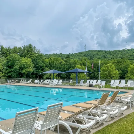Poconos Chatham Continental - Hot Tub & Fire Pit