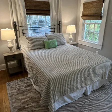 Charming Georgetown bungalow within walking distance to downtown & boat access