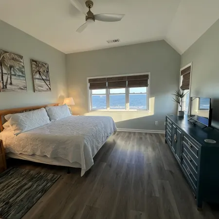 Oceanfront 2 Bd, 2.5 BTH in Surfside!