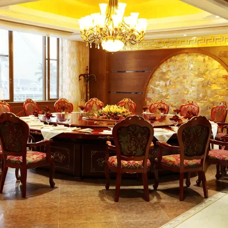 Longhu Island Hotel (Deqing Longmu Street)