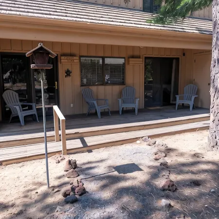 Walk to Food/Shops and Sharc, 10 Passes, A/C, 3 King Beds, Pool Table