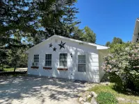 Cute Cottage - Center of the Door Peninsula - Pet Friendly! - Boutique