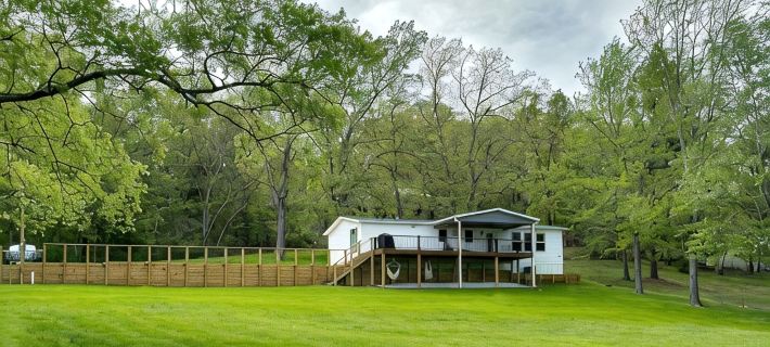 KY Lakeshore Retreat -Waterfront Views, Dock, Deck, Large Parking -NEW 2024 Hotels in Calloway County