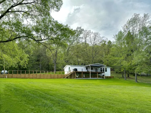 KY Lakeshore Retreat -Waterfront Views, Dock, Deck, Large Parking -NEW 2024 - 4 étoiles