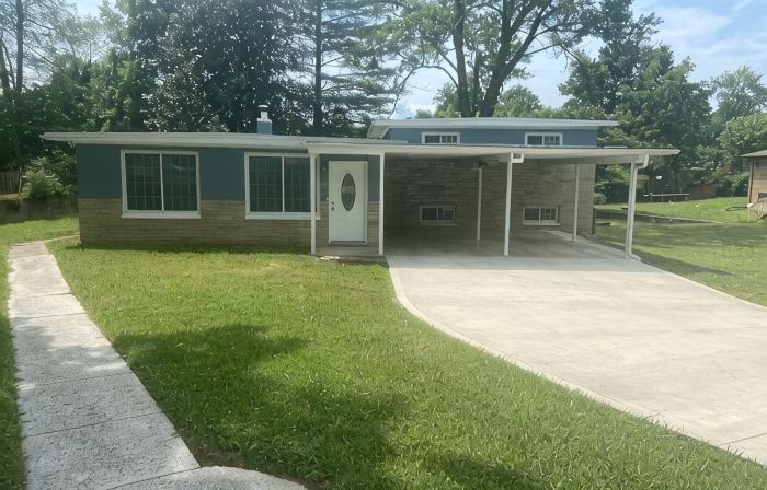 Cozy, Spacious, Great Location to amenities