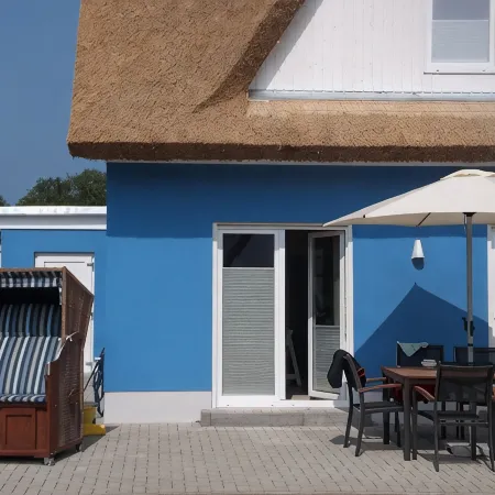 Reetkoje - thatched house with fireplace, sauna, WiFi - between Bodden and Baltic Sea