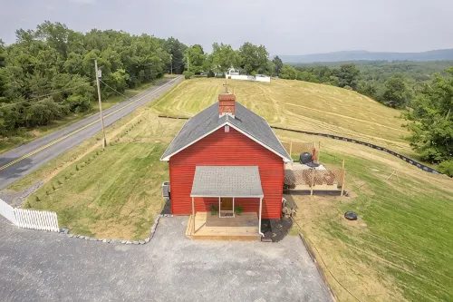 The Little Red Schoolhouse - Homestays