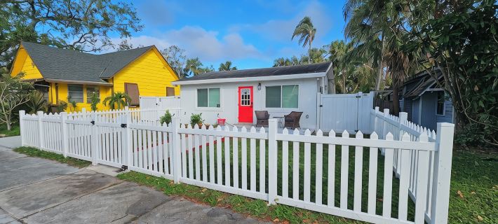 Downtown Getaway Casita Hotels in Bradenton