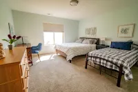 The Overlook - Spacious Modern Home with Panoramic Rapid City Views - chambre d’hôtes
