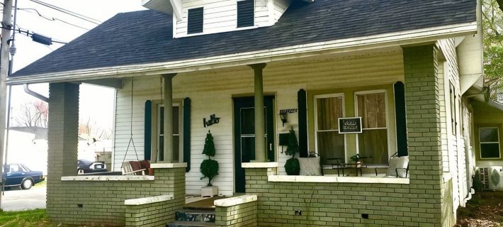 Bluegrass Bungalow 2 bedrooms with large porch Отели в г. Дэвиесс Каунти