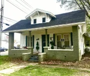 Bluegrass Bungalow 2 bedrooms with large porch - 3 stjerner