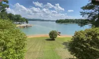 What a view of Lake Cherokee - Homestays
