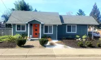 <br>~Keasington House, a Mid Century Gem in Hucrest.  2bdrm, 2bath - 3 stjerner