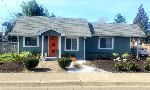 <br>~Keasington House, a Mid Century Gem in Hucrest.  2bdrm, 2bath - 3-Star