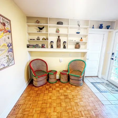 Central Location  Beach Access BBQ  Patio Cottage