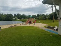 Family-Friendly Lakefront Cabin Nestled in the White Mountains! - Hytter