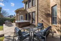 Keller’s Crown - Huge House Near Stadiums - Hot Tub & Pool Table - Homestays
