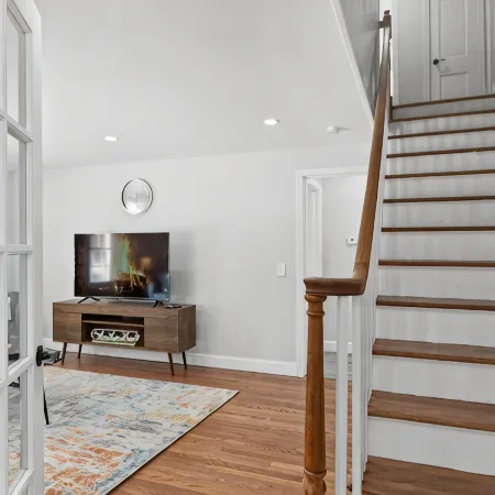 Stylish & Luxurious 3 BDR Home with Play Station