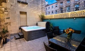 Dream Stays Bath - Trim Street Townhouse with Hot Tub