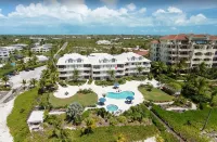 3 Bedroom Grace Bay Beachfront Penthouse at Grandview - Wifi